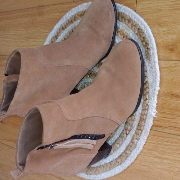 Sam & Libby Camel Tan Suede Ankle Booties Women's size 10 - Picture 3 of 12